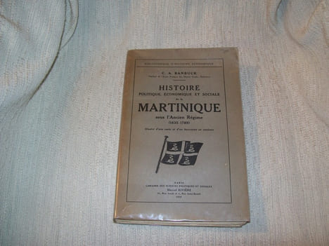 HISTOIRE politique, économique et sociale de la Martinique sous l'Ancien Régime (1635-1789).. BANBUCK