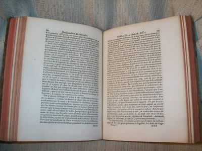 LA JURISPRUDENCE DES NOVELLES DE JUSTINIEN conferee avec les Ordonnances Royaux, les Coutumes de France et les Décisions des Cours Souveraines. TOME I SEUL.