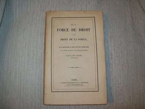 DE LA FORCE DU DROIT et du Droit de la Force ou de la restauration du Droit Divin dans l'Ordre Social et du Droit National dans l'Ordre Politique.. ...