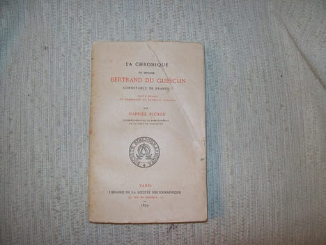 LA CHRONIQUE DE MESSIRE BERTRAND DU GUESCLIN Connétable de France. Texte établi et rapproché du français moderne par Gabriel Riou. petits mémoires de ...