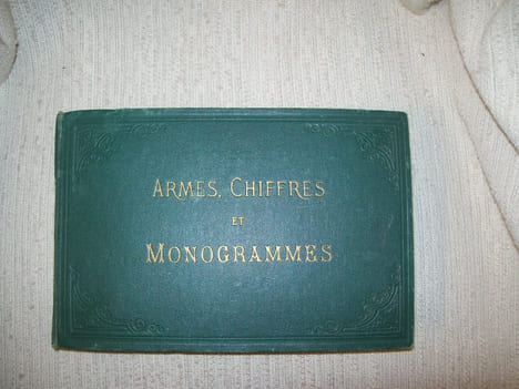 ARMES CHIFFRES ET MONOGRAMMES collection d'un amateur.. undefined