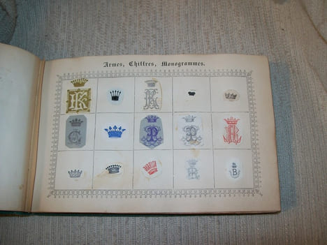 ARMES CHIFFRES ET MONOGRAMMES collection d'un amateur.. undefined