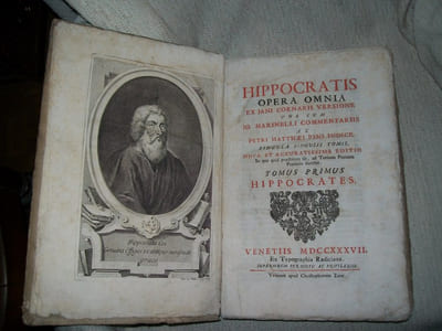 HIPPOCRATIS OPERA OMNIA ex Jani Cornarii versione una cum Jo Marielli Commentariis AC Petri Matthaei Pini indice. Nova et accuratissima Edition in qua quid praestitum sit ad Tomum Primum Praefatio docebit. TOME I SEUL (sur 3)