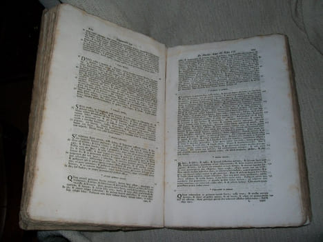 HIPPOCRATIS OPERA OMNIA ex Jani Cornarii versione una cum Jo Marielli Commentariis AC Petri Matthaei Pini indice. Nova et accuratissima Edition in qua ...