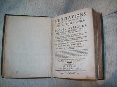 MEDITATIONS SUR LES PRINCIPALES VERITES CHRETIENNES ET ECCLESIASTIQUES pour tous les Dimanches, Festes et autres jours de l'Année. Avec cinquante et une Méditations pour servir de Sujet aux Conférences spirituelles qui se font dans le cours de l'année. Dernière édition revûë, corrigée et augmentée (...) enrichi à la marge de passages choisis de l'Ecriture, des Conciles et des Pères.