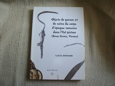OBJETS DE PARURE ET DE SOINS DU CORPS D'EPOQUE ROMAINE dans l'Est Picton (Deux-Sèvres, Vienne). Mémoire XXIII.