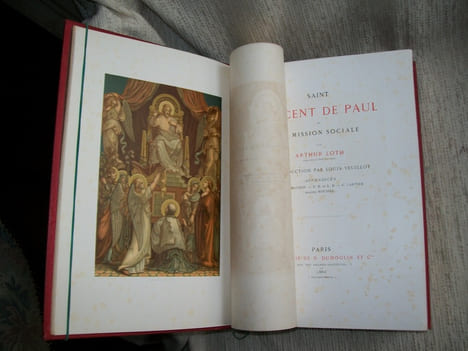 SAINT VINCENT DE PAUL et sa mission sociale. Introduction de Louis Veuillot.. LOTH Arthur