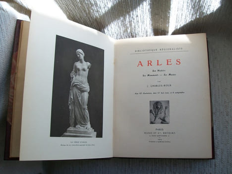 ARLES. Son histoire, ses monuments, ses musées.. CHARLES-ROUX