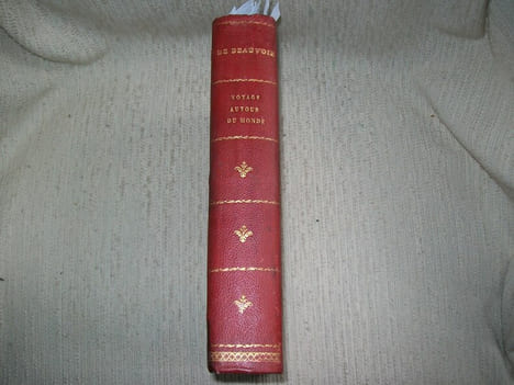 VOYAGE AUTOUR DU MONDE. Australie, Java, Siam, Ca,ton, Pékin, Yeddo, San Francisco.. BEAUVOIR Comte de