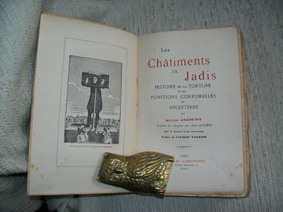 LES CHATIMENTS DE JADIS histoire de la torture et des punitions corporelles en Angleterre. Traduit de l'anglais par Paul Guérie, préface de Laurent Tailhade.