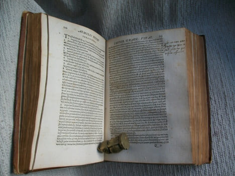 AEMILLI PROBI sev CORNELII NEPOTIS LIBER DE VITA EXCELLENTIUM IMPERATORUM a Dionysio Lambino monstroliensi, litterarumGrae Lutetiate Doctore Regio, ...