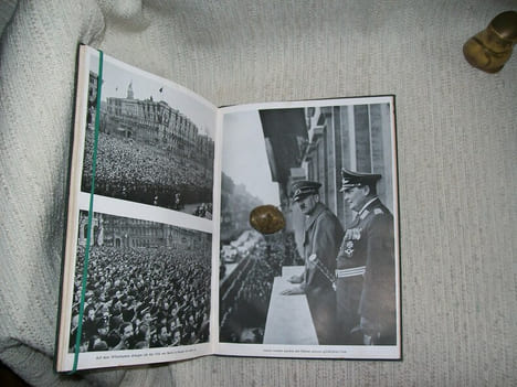 HITLER IN SEINER HEIMAT. Geleitwort Dr Otto Dietrich.. HOFFMANN Heinrich