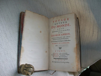 VOYAGE AUTOUR DU MONDE fait pendant les années 1740, 41, 42, 43 et 44. Traduit l'anglois. TOME III Livre 3.