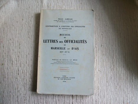 RECUEIL DE LETTRES des Officialités de Marseille et d'Aix au XIV-XVe siècle. Contribution à l'histoire des Officialités au Moyen Age. Préface de ...