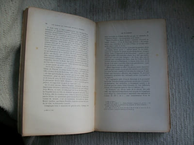 ETUDE SUR LA BOURGEOISIE AU MOYEN AGE. Une famille de Tabellions Royaux les De KERROMP.