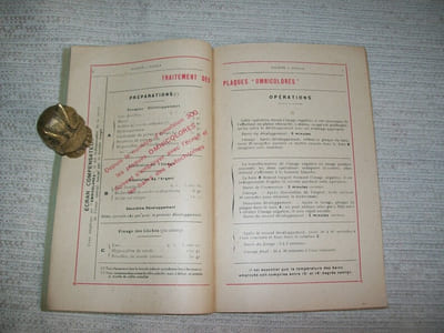 SOCIETE ANONYME DES PLAQUES PELLICULES ET PAPIERS J JOUGLA. Etablissements Jougla et Lumière Réunis. Notice prix courant.