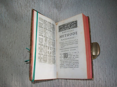 LA NOUVELLE METHODE RAISONNEE DU BLASON pour l'apprendre d'une manière aisée; réduite en leçons par les demandes et réponses. Nouvelle édition revûë, corrigée et augmentée.