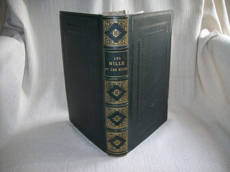 LES MILLE ET UNE NUITS contes arabes traduits par Galland. Précédés d'une introduction par Jules Janin.. undefined