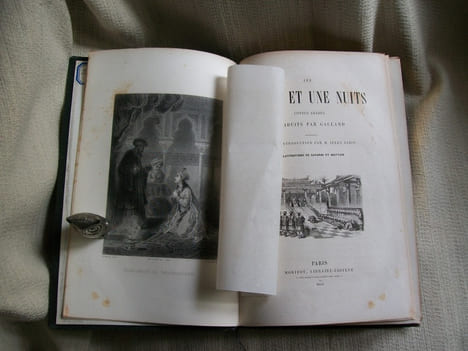 LES MILLE ET UNE NUITS contes arabes traduits par Galland. Précédés d'une introduction par Jules Janin.. undefined