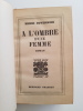 À l'ombre d'une femme. Duvernois, Henri