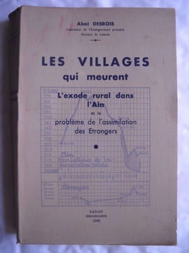LES VILLAGES QUI MEURENT .l'exode rural dans l'Ain et le problème de l'assimilation des étrangers. Abel DESROIS