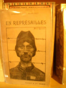 En représailles