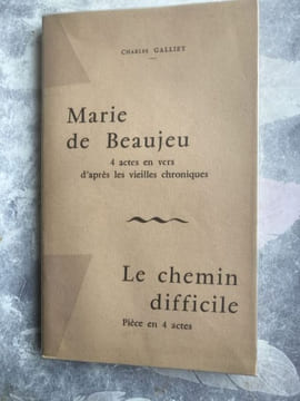 MARIE DE BEAUJEU. 4 actes en vers d'après les vieilles chroniques.Le chemin difficile. Pièce en 4 actes.. GALLIET Charles