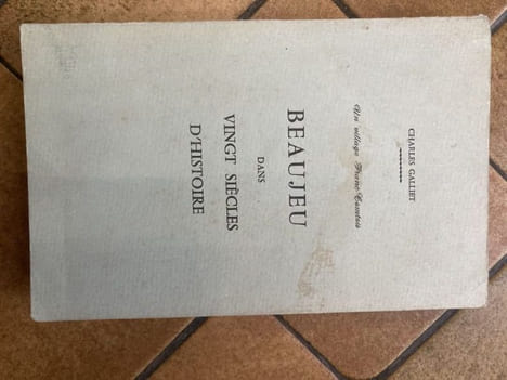 Un village franc-comtois. BEAUJEU dans vingt siècles d'histoire.. GALLIET Charles