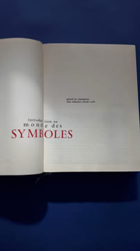 Introduction au Monde des Symboles. 
Introduction à "La Nuit Des Temps".
. De Champeaux Gérard et Dom Sébastien Sterckx

