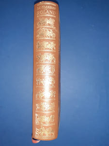 La Chanson de Roland
D'après le manuscrit. Adaptation en Français Catherine Petit
Illustrations d après la tapisserie de la Reine Mathilde