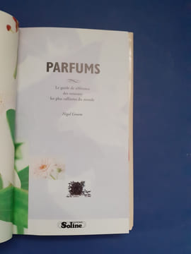 Parfums: Le guide de référence des senteurs les plus raffinées du monde
. Groom, Nigel