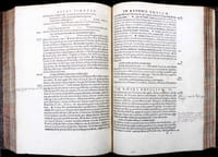 Ausonii burdigalensis, viri consularis, Omnia, quae adhuc in veteribus bibliothecis inveniri potuerunt, Opera ; Adhaec, Symmachi et Pontii Paulani litterae ad Ausonium scriptae : tum Ciceronis, Sulpiciae, aliorumque quorundam veterum carmina nonnulla ; Cruncta ad varia, vetera, novamque exemplaria, emendata, commentariisque illustrata par Eliam Vinetum Santonem.