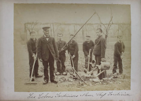 Album de la colonie agricole pénitentiaire protestante de Ste Foy (Gironde) fondée en 1842.. COLONIE PENITENTIAIRE