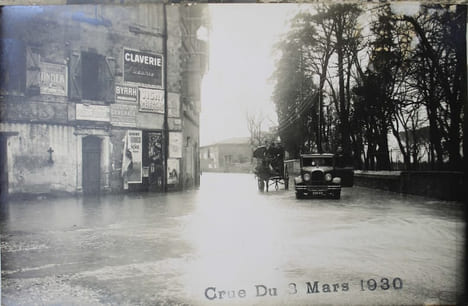 Crue de Mars 1930. 12 photographies - cartes postales de Jacqyes Reynaud montrant la crue du 3 mars puis la décrue du 5 Mars 1930.. GAILLAC