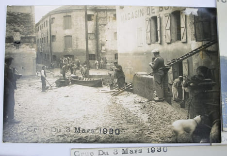 Crue de Mars 1930. 12 photographies - cartes postales de Jacqyes Reynaud montrant la crue du 3 mars puis la décrue du 5 Mars 1930.. GAILLAC