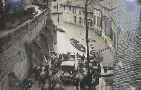 Crue de Mars 1930. 12 photographies - cartes postales de Jacqyes Reynaud montrant la crue du 3 mars puis la décrue du 5 Mars 1930.. GAILLAC