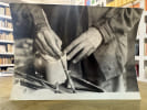 Photographie des mains de Georges Braque au travail. Edith Michaelis
