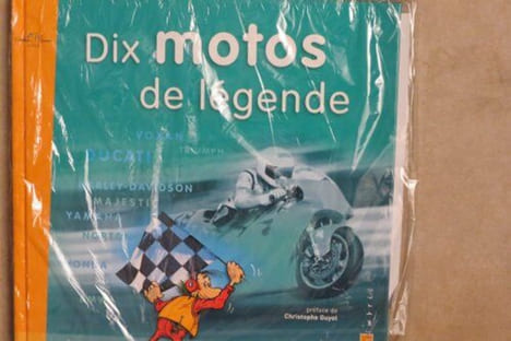 Dix motos de légende - inclus deux planches de 10 timbres. LA POSTE