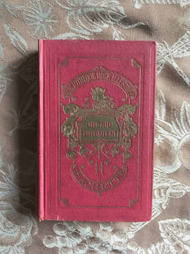 Un trio turbulent - bibliothèque rose illustrée (illustré par Pécoud). GYP