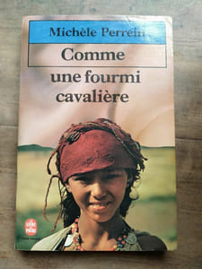 Comme une fourmi cavalière