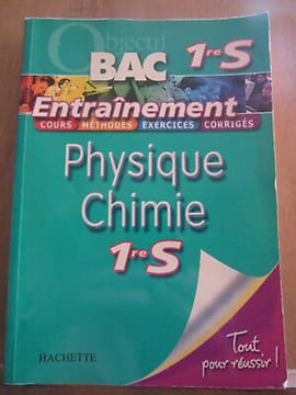 Bac 1re s Physique Chimie 1re s entraînement hachette. undefined