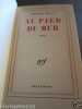 Bernard privat qu pied du mur Gallimard. 