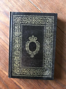 - QUELQU'UN DERRIERE LA PORTE