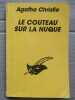 La coteau sur La nuque Le masque. Agatha Christie