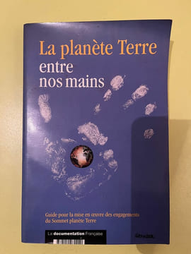 La Planète Terre entre nos mains La Documentation française 1994. undefined