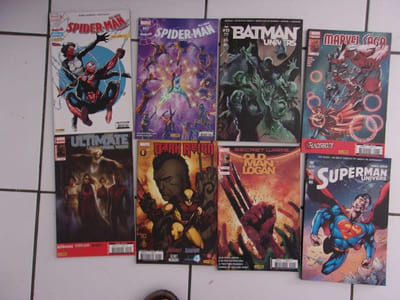 lot 8 comics Superman Batman Univers mensuels Dark reign Spider man