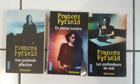 lot 3 polars en pleine lumière profondeurs profonde affection. Frances Fyfield