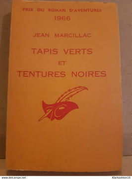 Tapis verts et tentures noires. Jean Marcillac