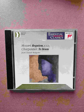 Requiem / Te Deum. Wolfgang Amadeus Mozart Marc-Antoine Charpentier Jean-Claude Malgoire