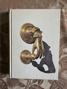 Quelqu'un derriere la porte
